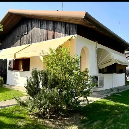 Casa Degli Albicocchi - Near Venice - Whole House With Garden And Free Prkg Holiday home *